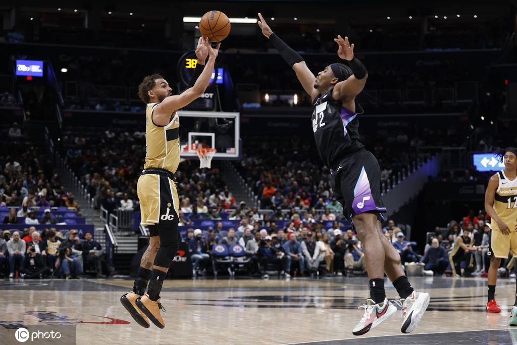 特雷杨首秀12分贝利32分 奇才不敌爵士7连败